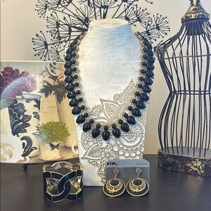 Elegant Black and Gold Jewelry Set